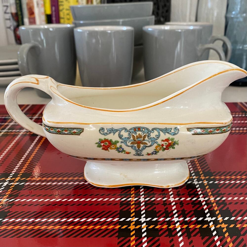 Antique W. H. Grindley Windsor Ivory Elegant Low Slung Sauce Boat‎ Pitcher